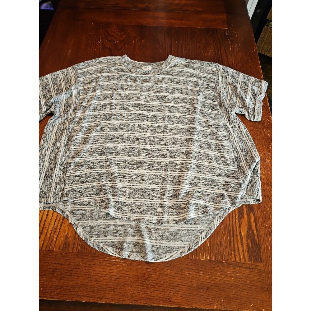 Bke Over Size Women's Knit Blouse Size XS/S Gray/white Lightweight‎ (A503)